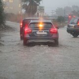 Κακοκαιρία στην Κρήτη: "Ποτάμια" οι δρόμοι σε Ηράκλειο και Χανιά