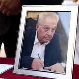 Κηδεία Αλέκου Φλαμπουράρη: Το τελευταίο αντίο στο ιστορικό στέλεχος της Αριστεράς