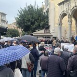 Συγκέντρωση διαμαρτυρίας συνταξιούχων στο κέντρο του Ηρακλείου - video