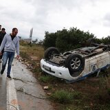 Επεισόδια και στα Χανιά: Οι αγρότες αναποδογύρισαν περιπολικό