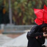 «Αγριεύει» ο καιρός: Τσικνοπέμπτη με ισχυρές βροχές, καταιγίδες και θυελλώδεις άνεμους - Στο «κόκκινο» και η Κρήτη