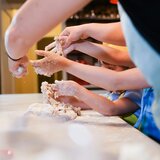 Ηράκλειο: Τι λέει ο παππούς για τη φροντίδα των οκτώ παιδιών - Αναβολή στη δίκη του