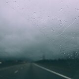 Ακινητοποιήθηκαν αυτοκίνητα στον δρόμο Μυρτιά–Σκαλάνι λόγω χαλαζιού