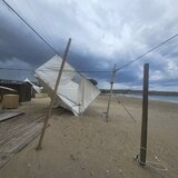 Τα πήρε και τα σήκωσε ο αέρας στο Karteros Beach Sport Center - Κατεστραμμένος ο χώρος
