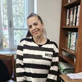 Η πιο χαμογελαστή …βαρυποινίτισσα στα δικαστήρια Ηρακλείου 