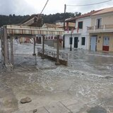 Γιατί ανέβηκε η στάθμη της θάλασσας - Τι ρόλο έπαιξαν ο καιρός, το φεγγάρι και η κλιματική αλλαγή 