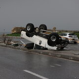 Ηράκλειο: Τροχαίο με ανατροπή στην παραλιακή λεωφόρο - Δείτε φωτογραφίες