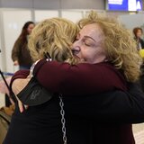 Συγκλονιστικές μαρτυρίες Ελλήνων που επαναπατρίστηκαν από τη Μέση Ανατολή (video)