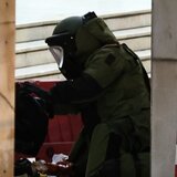 Ποιος είναι ο άνδρας που απειλούσε να ανατιναχθεί έξω από τη ΓΑΔΑ έχοντας στην κατοχή του χειροβομβίδες