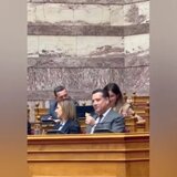 Η Ζωή Κωνσταντοπούλου δημοσίευσε το βίντεο με τον Άδωνι Γεωργιάδη να τρώει κρακεράκια στη Βουλή