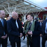 Κρήτη: Στη Σούδα ο Εμανουέλ Μακρόν – Συνάντηση με Νίκο Δένδια και επίσκεψη στο αεροπλανοφόρο «Σαρλ ντε Γκoλ»