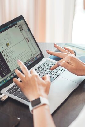 Τρεις στους πέντε εργαζόμενους αντιμετωπίζουν μυοσκελετικά προβλήματα: Ο κρίσιμος ρόλος του φυσικοθεραπευτή στο ΕΣΥ