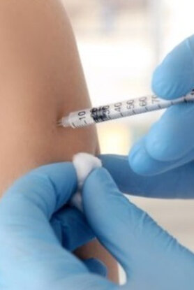 EMA: «Πράσινο φως» για το πρώτο διπλό εμβόλιο γρίπης – COVID-19