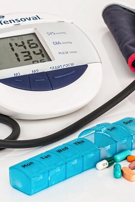 Υπέρταση: 5 απλές πρωινές συνήθειες για να πέσει η πίεση