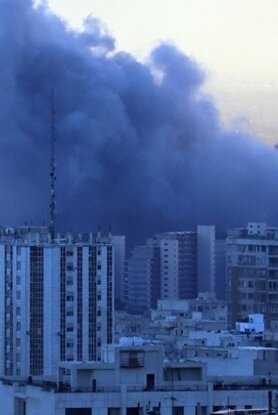 O ΠΟΥ προειδοποιεί για κινδύνους στην υγεία από τη «μαύρη βροχή» στο Ιράν