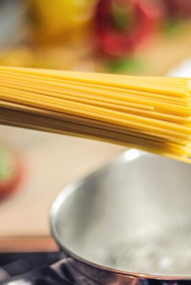 Αν μαγειρέψετε έτσι τα ζυμαρικά, έχουν λιγότερες θερμίδες και υδατάνθρακες